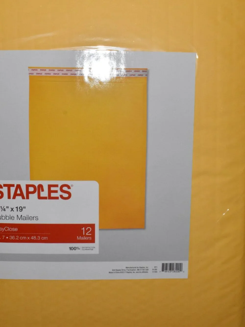 Staples Bubble Mailers, #7 Size, 14.25” x 19” — 12/Pack